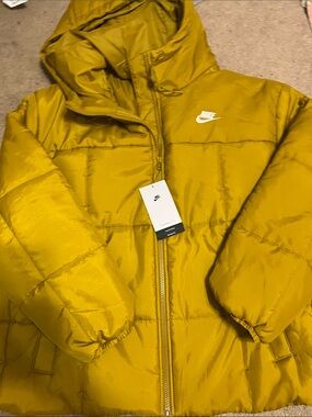 NWT Nike Therma-fit Coat